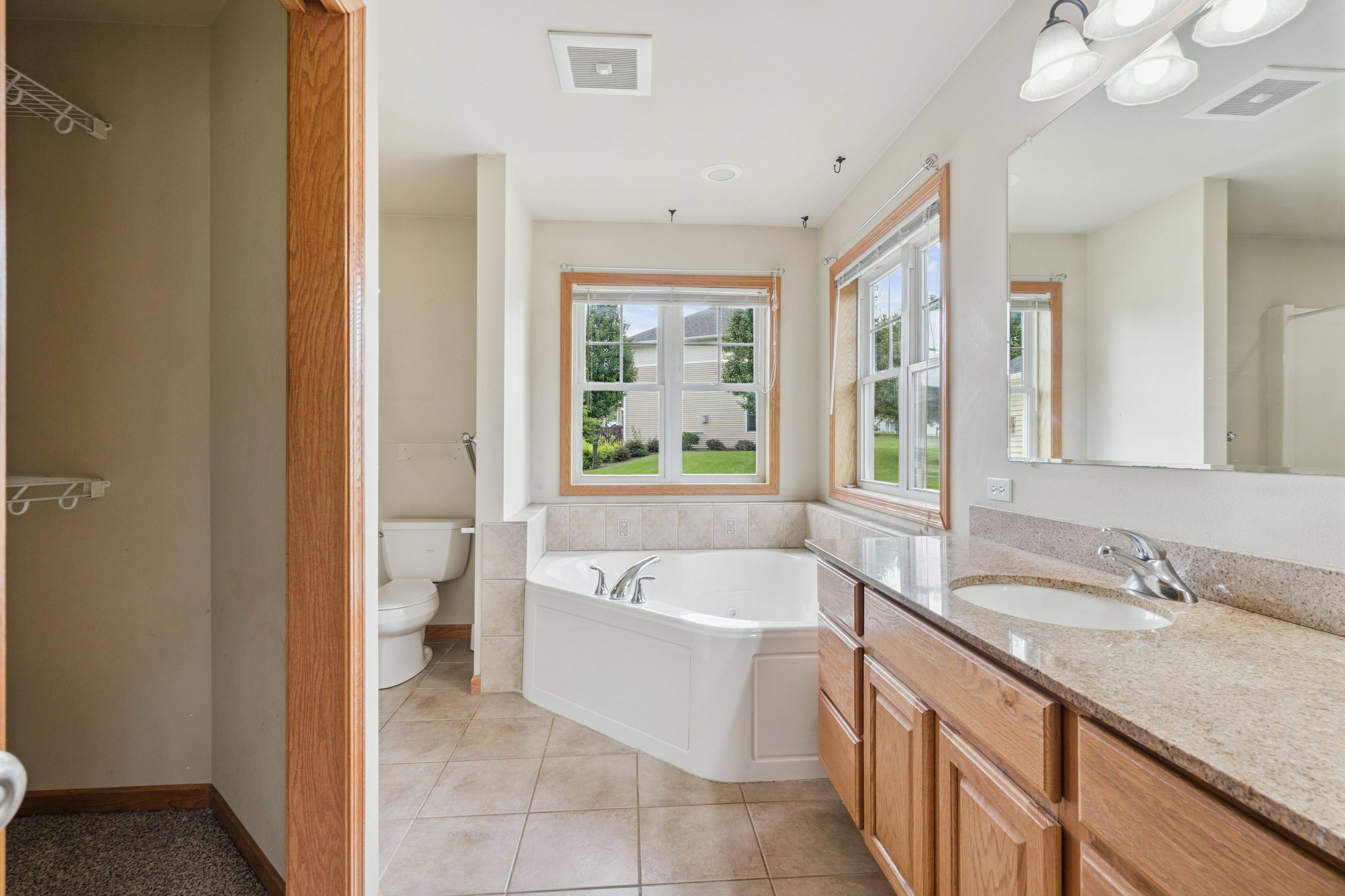 Listing Photo: 27-176 780 Country Club Ct